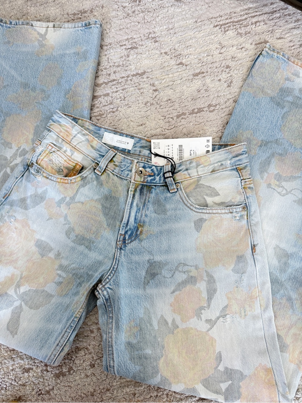 Floral Light Wash Women’s Jeans - Blue